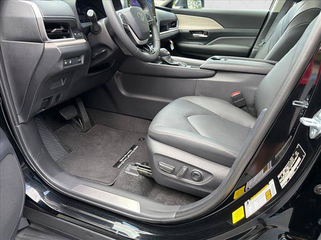 Used 2026 Toyota Grand Highlander FWD image 9
