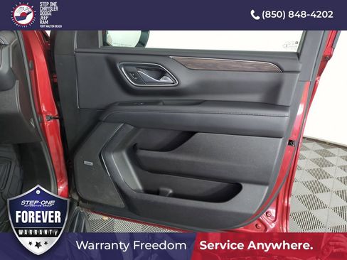 Used 2021 Chevrolet Suburban LT AWD/4WD image 35