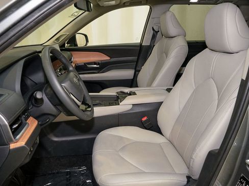 Used 2026 Toyota Grand Highlander Limited image 14