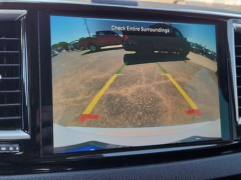 Used 2024 Chrysler Pacifica Touring-L FWD image 8