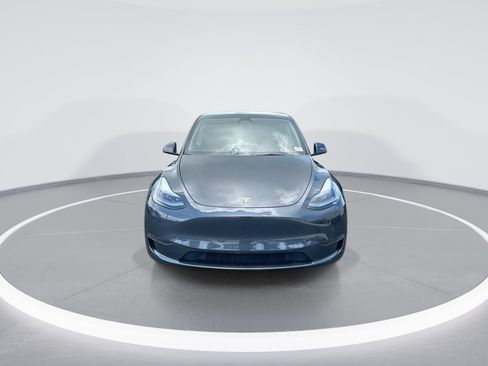 Used 2025 Tesla Model Y Long Range RWD image 3