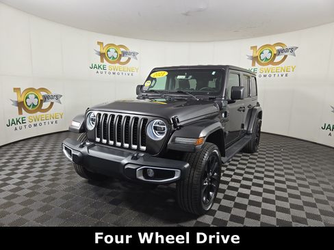 Used 2021 Jeep Wrangler Unlimited Sahara w/ Dual Top Group AWD/4WD image 4