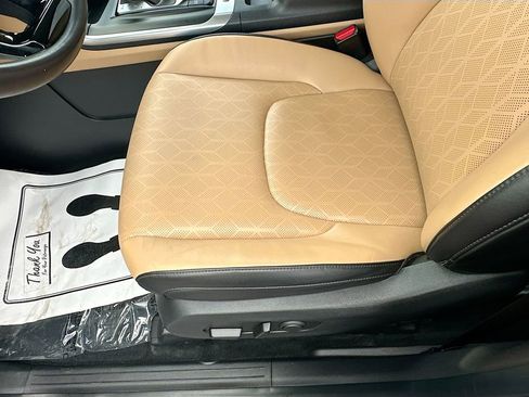 Used 2024 Kia Carnival LX FWD image 18