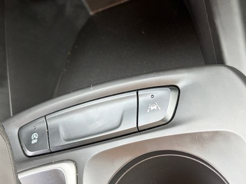 Used 2025 Chevrolet Trax LS FWD image 27