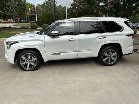 Used 2025 Toyota Sequoia Capstone AWD/4WD image 7