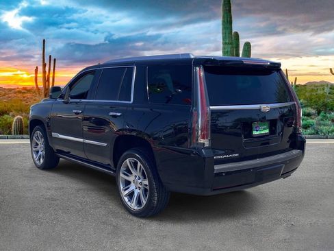 Used 2017 Cadillac Escalade Premium Luxury AWD/4WD image 5