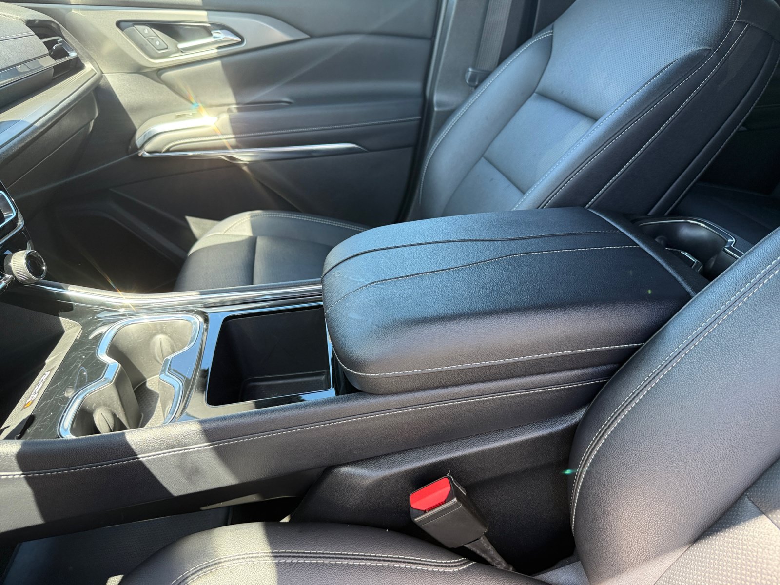 Used 2025 Chevrolet Traverse LT FWD image 14