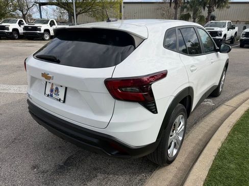 Used 2024 Chevrolet Trax LS image 4