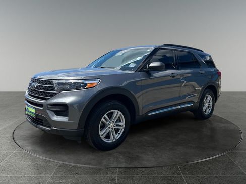 Used 2022 Ford Explorer XLT w/ Class IV Trailer Tow Package AWD/4WD image 3