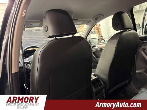 Used 2022 Volkswagen Tiguan SE image 25