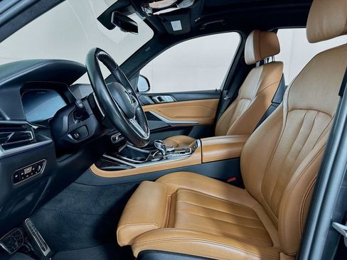Used 2021 BMW X7 M50i w/ Executive Package image 10