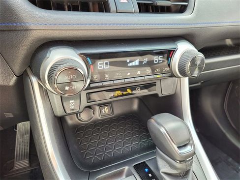 Used 2024 Toyota RAV4 SE image 27