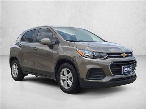 Used 2021 Chevrolet Trax LS FWD image 3