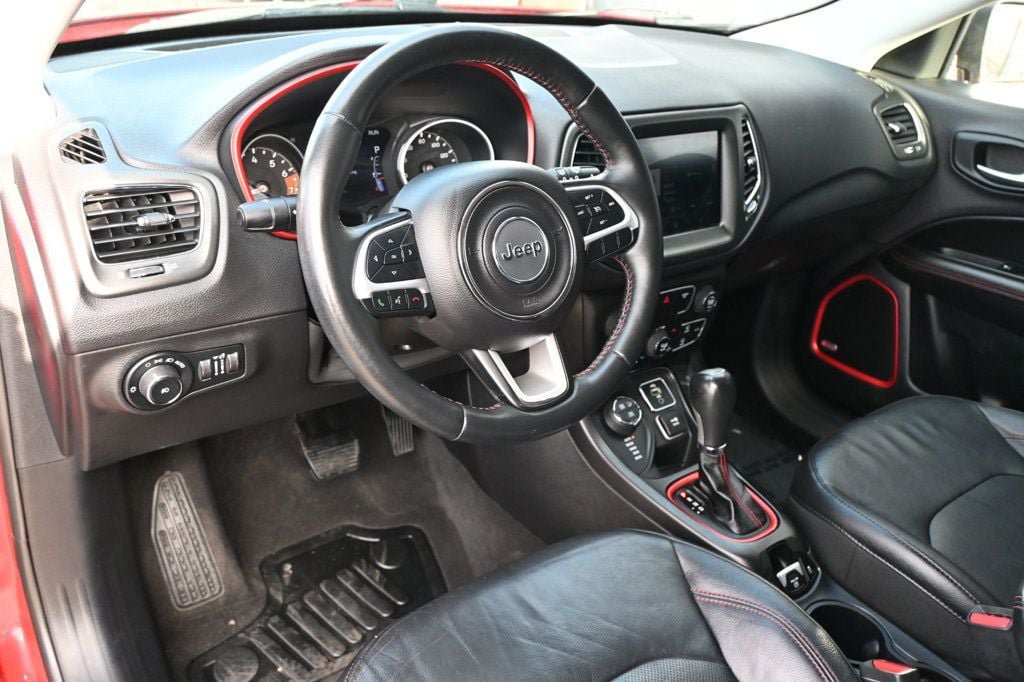 Used 2017 Jeep Compass Trailhawk w/ Leather Interior Group AWD/4WD image 9