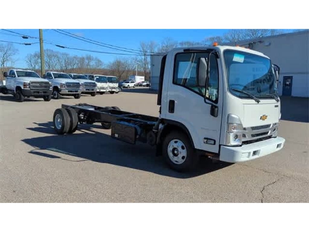 Used 2024 Chevrolet Low Cab Forward 4500 XD RWD image 2