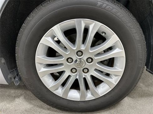 Used 2015 Toyota Sienna XLE image 14