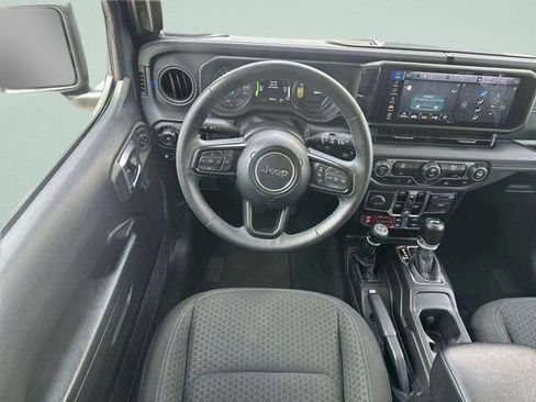 Used 2024 Jeep Wrangler Unlimited Rubicon 4xe AWD/4WD image 20