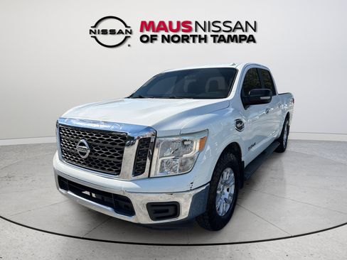 Used 2017 Nissan Titan SV RWD image 4