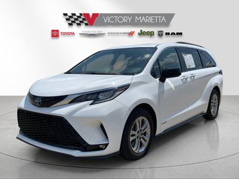 Used 2021 Toyota Sienna XSE AWD/4WD image 1