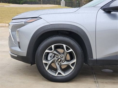 Certified 2024 Chevrolet Trax LT w/ Sunroof Package image 9