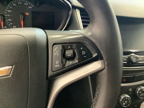 Used 2017 Chevrolet Trax LT w/ LT Convenience Package AWD/4WD image 8