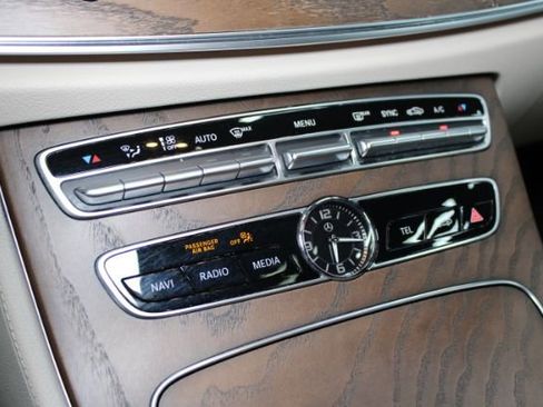 Used 2018 Mercedes-Benz E 300 4MATIC w/ Premium 1 Package image 19