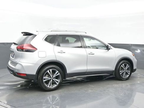 Used 2019 Nissan Rogue SV w/ Premium Package image 6