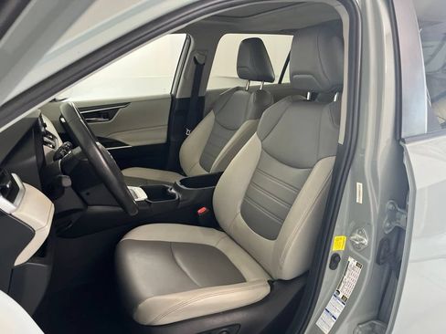 Used 2022 Toyota RAV4 XLE Premium AWD/4WD image 19