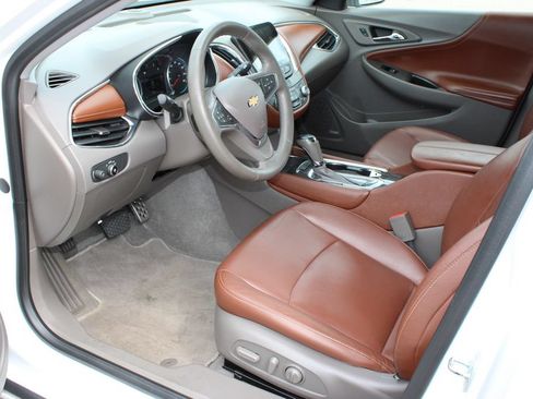 Used 2016 Chevrolet Malibu LT w/ Leather Package FWD image 11