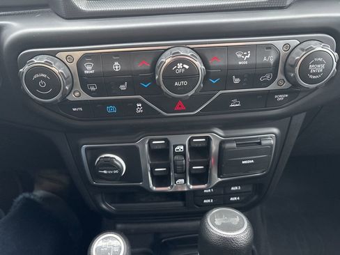 Used 2023 Jeep Wrangler Unlimited w/ Cold Weather Group image 35