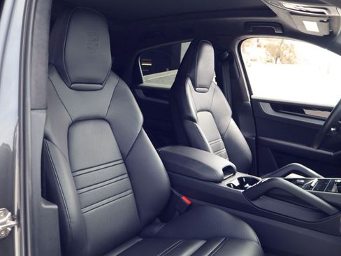 Certified 2026 Porsche Cayenne S AWD/4WD image 24