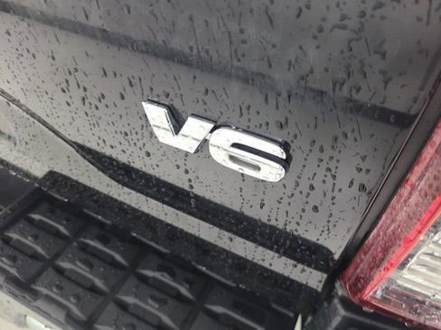 Certified 2018 Toyota Tacoma SR5 AWD/4WD image 8