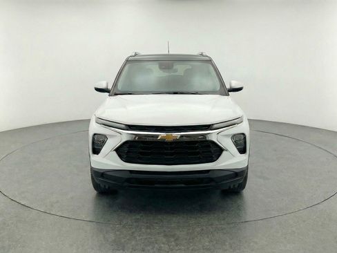 Used 2025 Chevrolet TrailBlazer LT image 2
