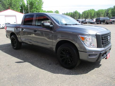 Used 2023 Nissan Titan S AWD/4WD image 11