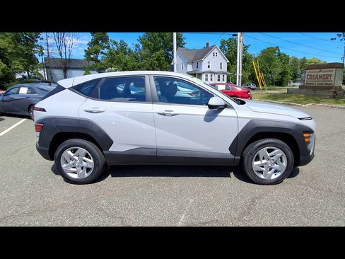 Certified 2024 Hyundai Kona SE AWD/4WD image 9