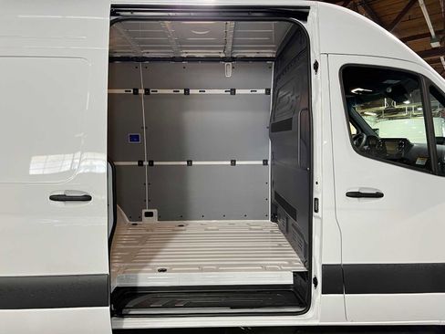 Used 2025 Mercedes-Benz Sprinter 2500 image 13