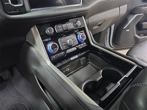 Used 2021 GMC Yukon Denali w/ Denali Premium Package image 26