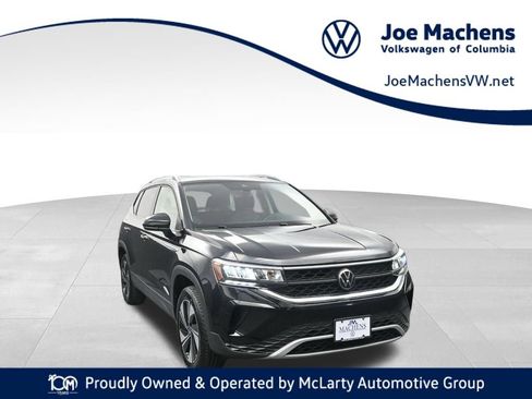 Used 2024 Volkswagen Taos SE AWD/4WD image 1