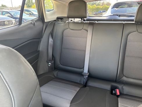 Used 2025 Chevrolet Trax LT image 37