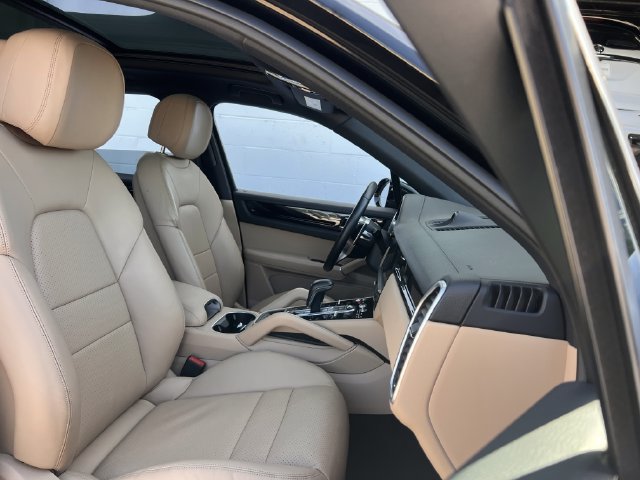 Used 2019 Porsche Cayenne AWD/4WD image 32