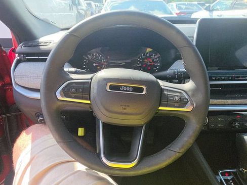 Used 2025 Jeep Compass Latitude w/ Sun & Sound Group AWD/4WD image 11