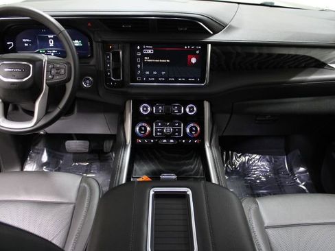 Used 2024 GMC Yukon XL Denali image 2