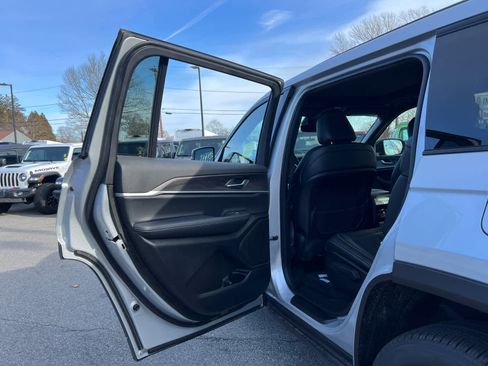 New 2025 Jeep Grand Cherokee L Limited w/ Black Appearance Package image 33