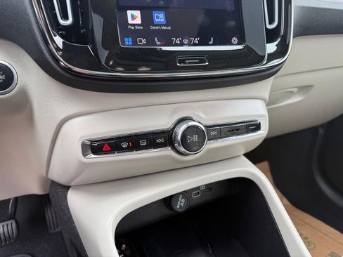 Used 2023 Volvo XC40 B5 Plus image 30