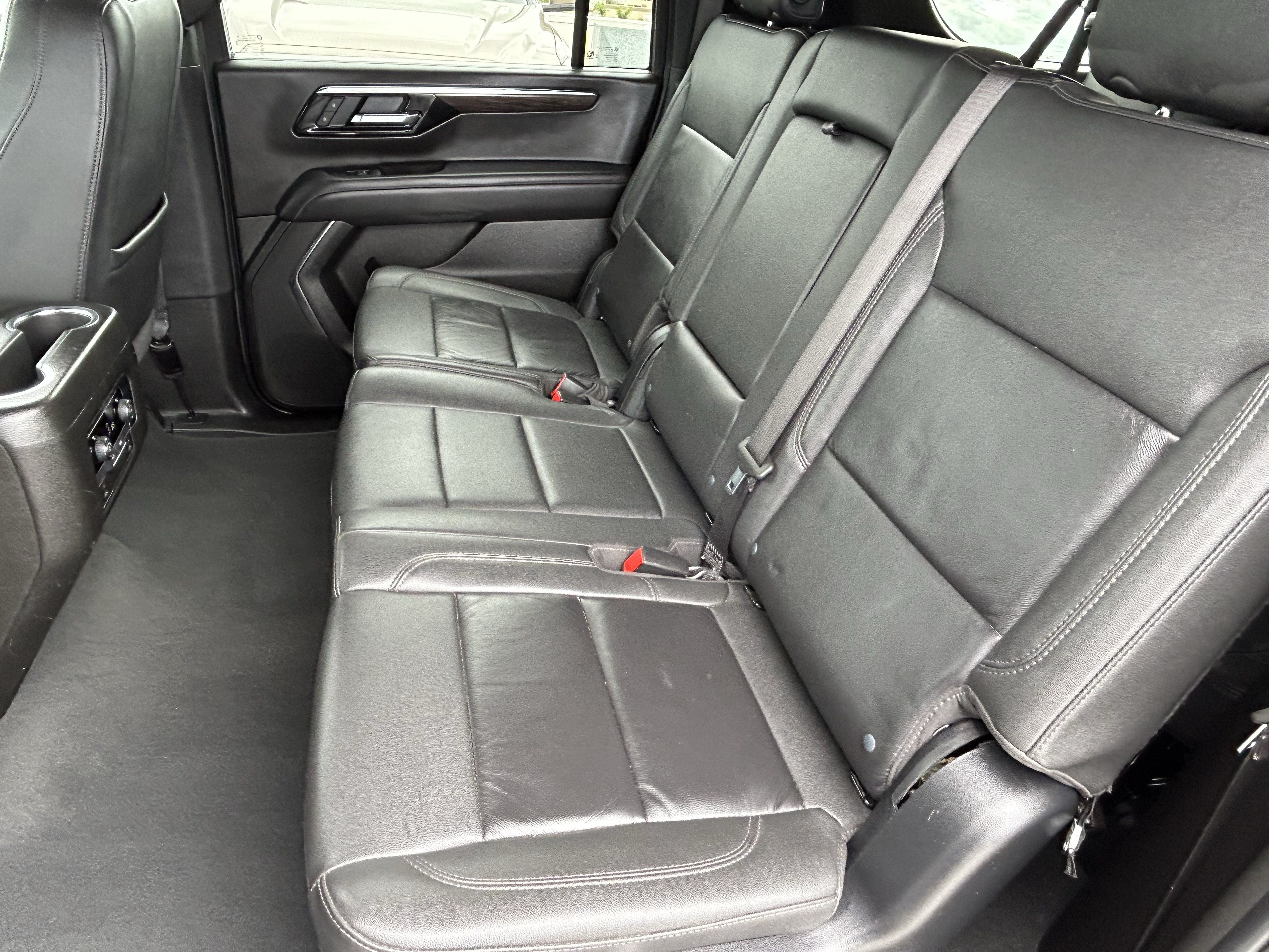 Used 2025 Chevrolet Suburban Z71 AWD/4WD image 15