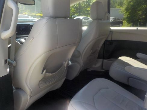 Used 2018 Chrysler Pacifica Touring-L image 24