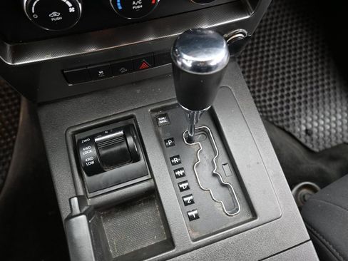 Used 2011 Jeep Liberty Sport image 17