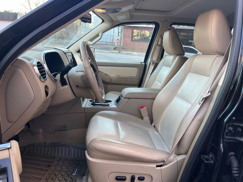 Used 2010 Ford Explorer XLT image 11