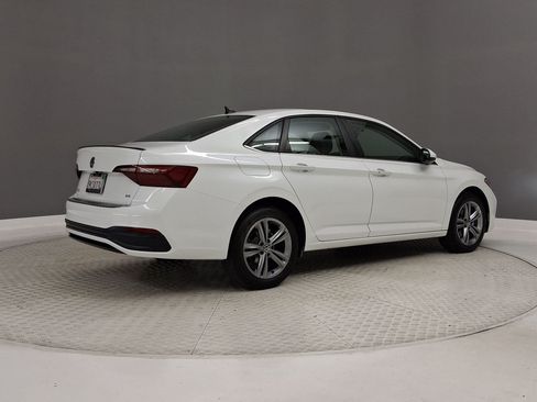 Used 2023 Volkswagen Jetta SE FWD image 6