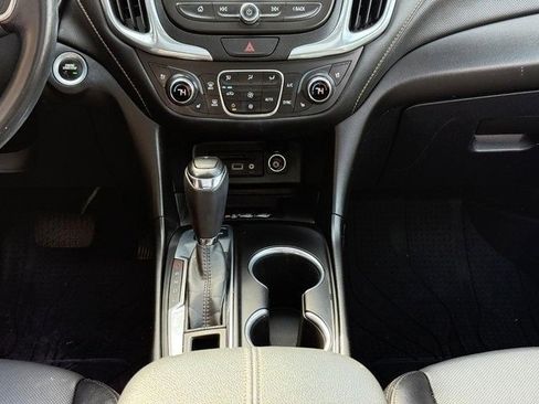 Used 2019 Chevrolet Equinox Premier image 16